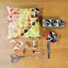 Load image into Gallery viewer, Curvelet / Kerv•LET (NOUN) Itty Bitty Hand-Sewn Curves (1.5") Template and Square Up Ruler